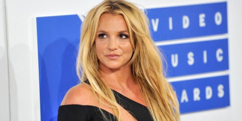 Britney Spears se confundió de Show | FRECUENCIA RO.