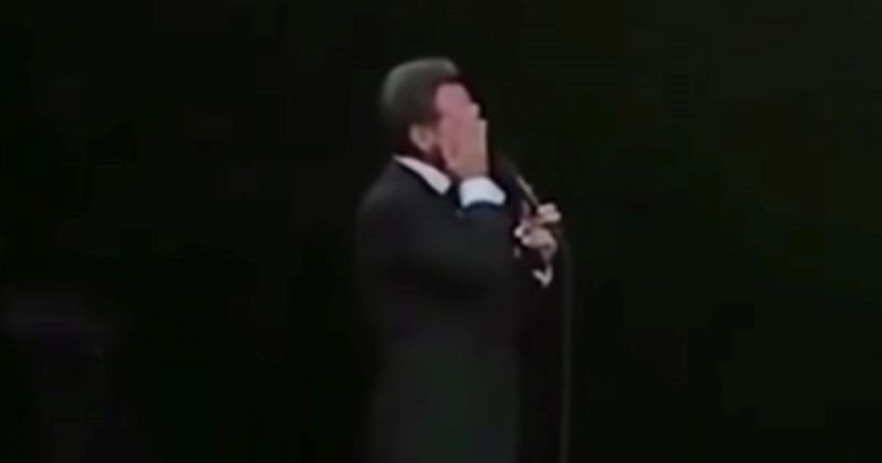 Luis Miguel lloró en medio de un concierto | FRECUENCIA RO.