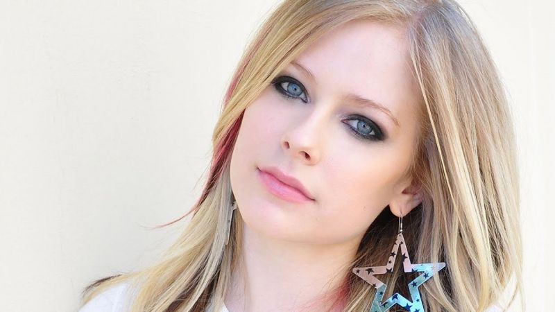 Avril Lavigne regresa con una triste balada | FRECUENCIA RO.