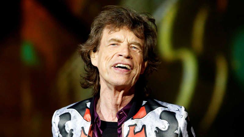 Mick Jagger está de vuelta! A un mes de su operación, se recupera bailando | FRECUENCIA RO.