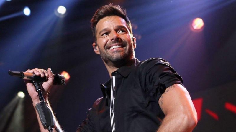 Ricky Martin prepara el remix de "Tiburones" junto a Farruko | FRECUENCIA RO.