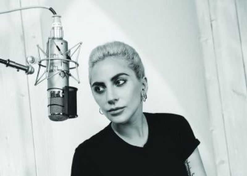 Lady Gaga homenajeo a Amy Winehouse | FRECUENCIA RO.