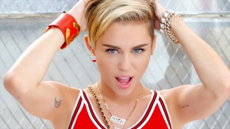 Miley Cyrus Lanzo una línea de zapatillas  | FRECUENCIA RO.